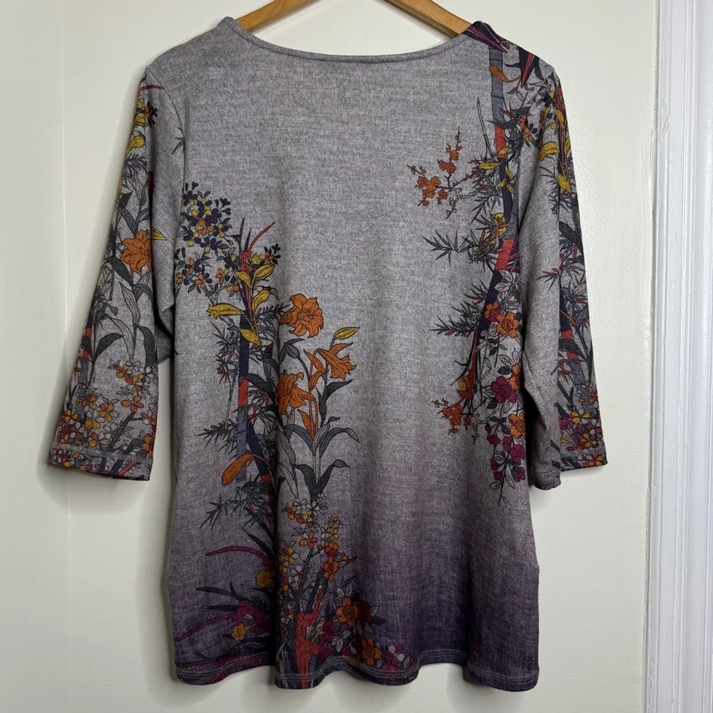 Christopher & Banks Petite Gray V Neck Top Women’s Large Petite Floral